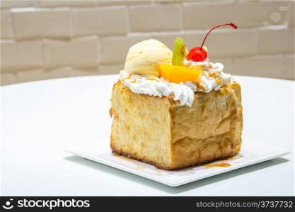 honey toast with with fruit and icecream