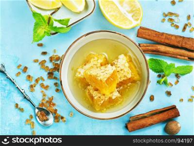 honey with fresh mint, cinnamon and lemons