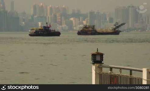 Hongkong, Kowloon, Blick vom alten Fischerdorf bei Yau Tong zur Skyline der HK Central-Seite, Filmkulisse vieler Eastern Filme