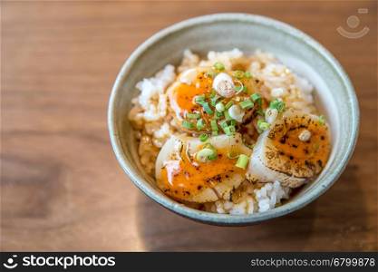 Hotate on rice with uni sauce, Grilled fried scallop rice, gourmet japanese cuisine.