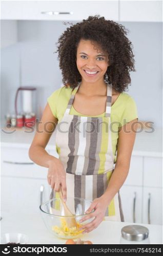 house wife wearing apron making a cake
