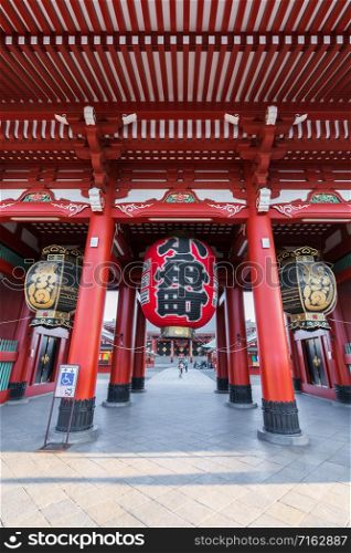 hozomon entrance gate to the sensoji temple at Tokyo, Japan