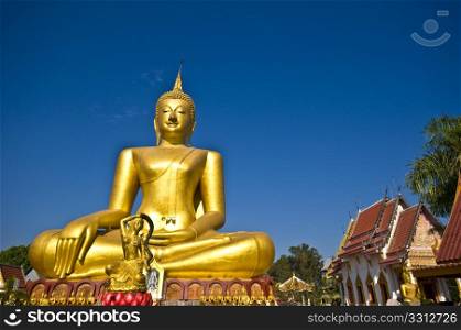 huge golden buddha statue in the sitting position in Thailand