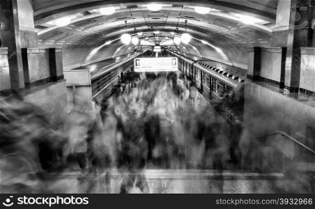 Human pedestrian traffic in Moscow subway.