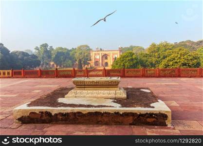Humayun&rsquo;s Tomb Complex, servant&rsquo;s grave, Dehli, India.. Humayun&rsquo;s Tomb Complex, servant&rsquo;s grave, Dehli, India