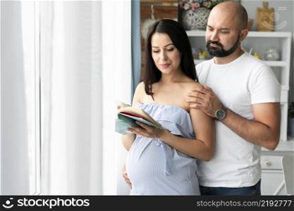 husband pregnant wife searching baby names