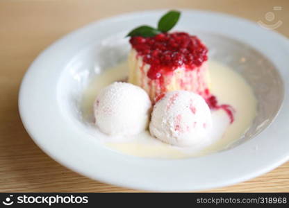 ice cream with chiffon cake