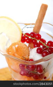 Ice cream with wafer and currants