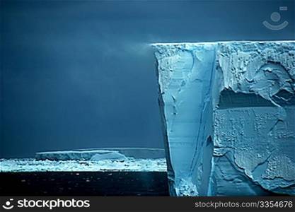 Ice shelf edge with snow drift