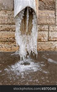 Icicles frstoning drainage pipe