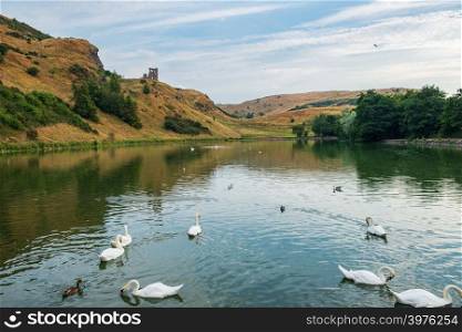 Idyllic scen of St Margaret&rsquo;s Loch and ruins of St Anthony&rsquo;s chapel in the background, Edinburgh, Scotland.