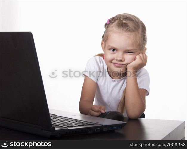 Image of a business girl. girl sitting at table. On table is a laptop, girl it works. girl quietly works.