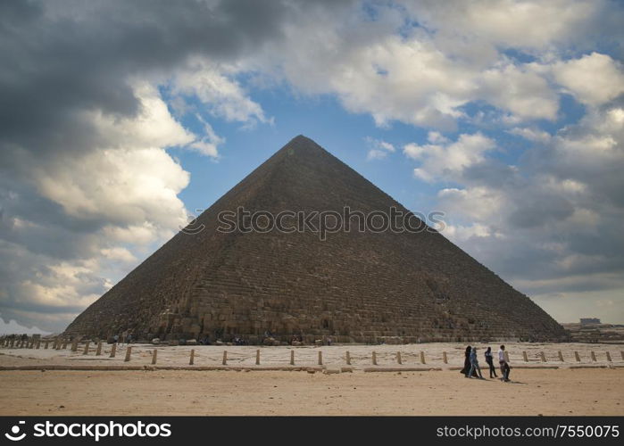 Image of the great pyramids of Giza, in Egypt.