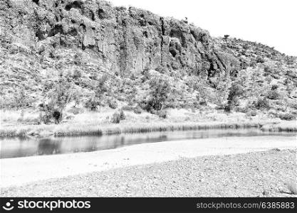 in australia natuarl kings canyon and the river near the mountain in the nature