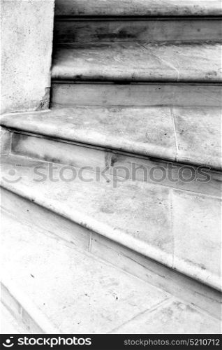 in london monument old steps and marble ancien line