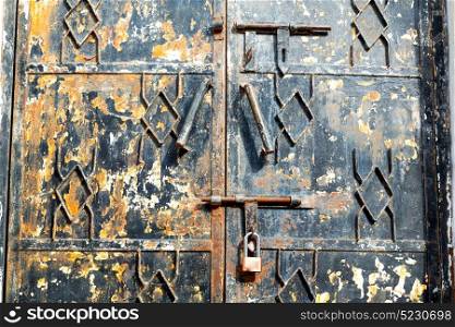 in oman the old door metal texture background