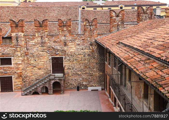 In the courtyard of Juliet&rsquo;s house. Verona, Italy