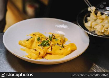 In this photo, we see a plate of homemade Italian pasta with a delicious sauce. The pasta is perfectly cooked and has a beautiful golden color, with a slightly rough texture.