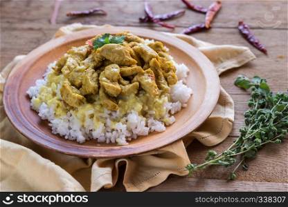 Indian chicken curry with white rice