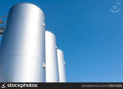 Industrial silos for chemical production, by stainless steel