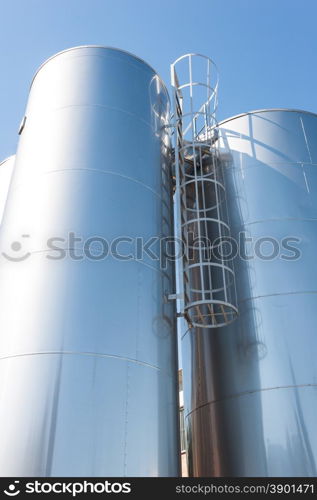 Industrial silos for chemical production, by stainless steel