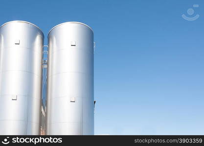 Industrial silos for chemical production, by stainless steel