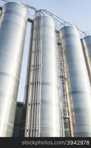 Industrial silos for chemical production, by stainless steel