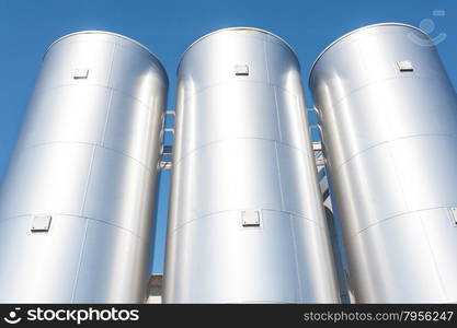 Industrial silos for chemical production, by stainless steel