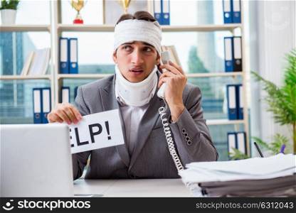 Injured businessman working in the office. The injured businessman working in the office