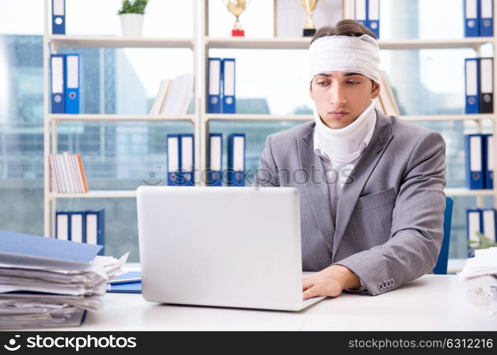 Injured businessman working in the office. The injured businessman working in the office