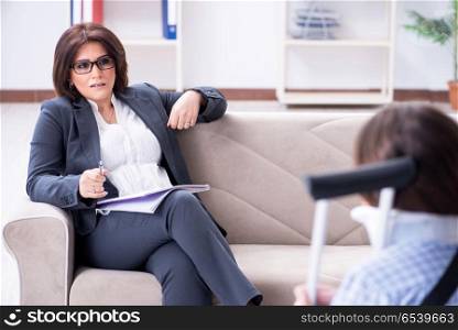 Injured woman visiting phychologist for advice