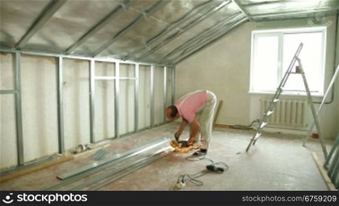 Installation of gypsum plasterboard ceilings - cutting drywall stud