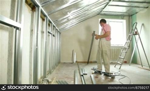 Installation of gypsum plasterboard ceilings - cutting drywall track