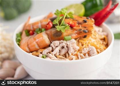 Instant noodles stir-fried with shrimp and pork, Thai food.