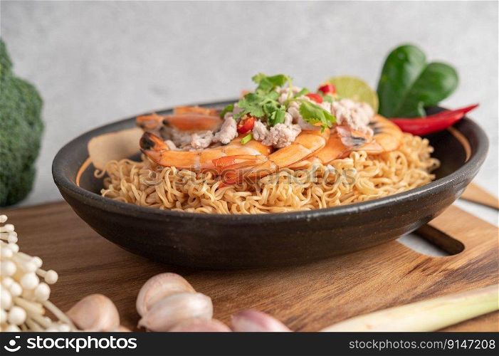 Instant noodles stir-fried with shrimp and pork, Thai food.
