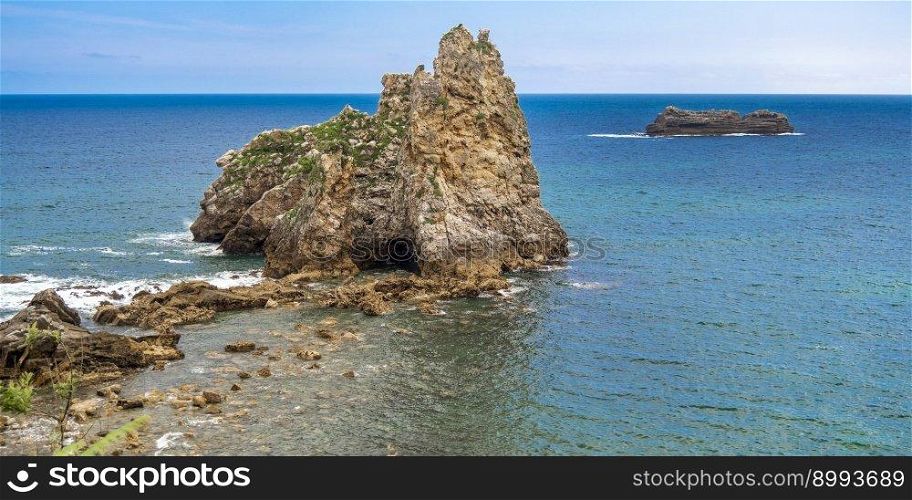 Islote de los Picones, Beach of Castiellu, Cantabrian Sea, Pendueles, Llanes, Asturias, Spain, Europe