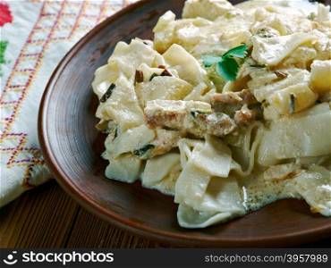 Italian pasta with chicken and cream sauce