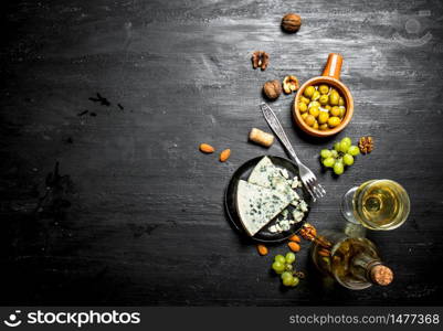 Italian white wine, aromatic cheese and walnuts .. Italian white wine, aromatic cheese and walnuts.