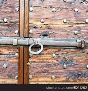italy patch lombardy cross castellanza blur abstract rusty brass brown knocker in a door curch closed wood