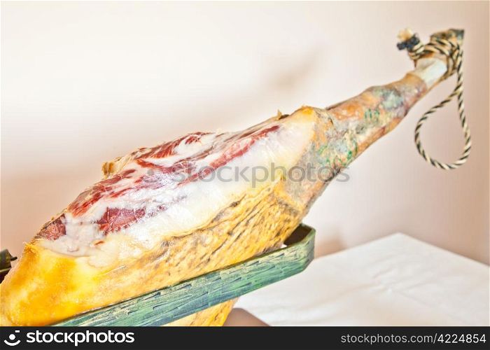 JamA?n ibArico; Iberian ham, also called pata negra, the most espensive ham in the world
