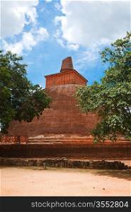 Jetavaranama dagoba (stupa). Anuradhapura, Sri Lanka
