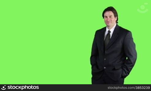 Junger Geschaeftsmann stehen - Green Screen Version --- Young business standing off-center - green screen version.