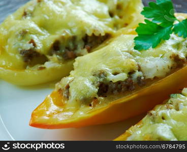 Kestaneli Dolma Biber - mediterranean stuffed red bell peppers