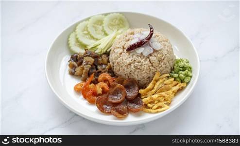 Khao Kluk Kaphi, Thai food, shrimp paste rice with shallot, roasted pepper, cucumber, mango, caramelized pork, dried shrimp, sausage, omelet and yardlong beans