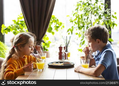 kids drinking juice