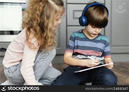 kids with tablet