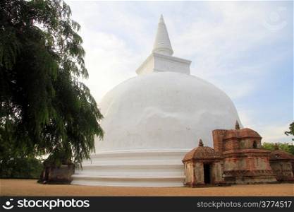 Kiri Vihara stupa in Polonnaruwa, Sri Lanka