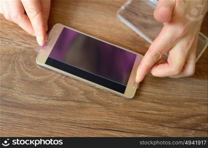 Kit of installing safety glass on smartphone