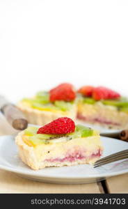 kiwi and strawberry pie tart with lemon custard cream and spices