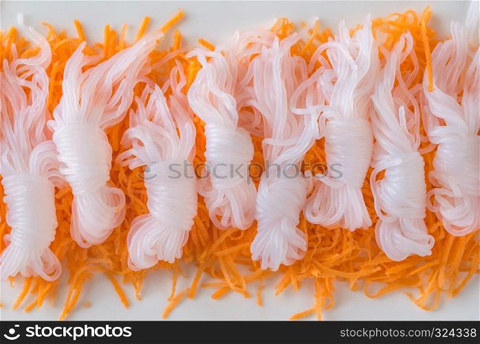 Konnyaku noodles with grated carrot